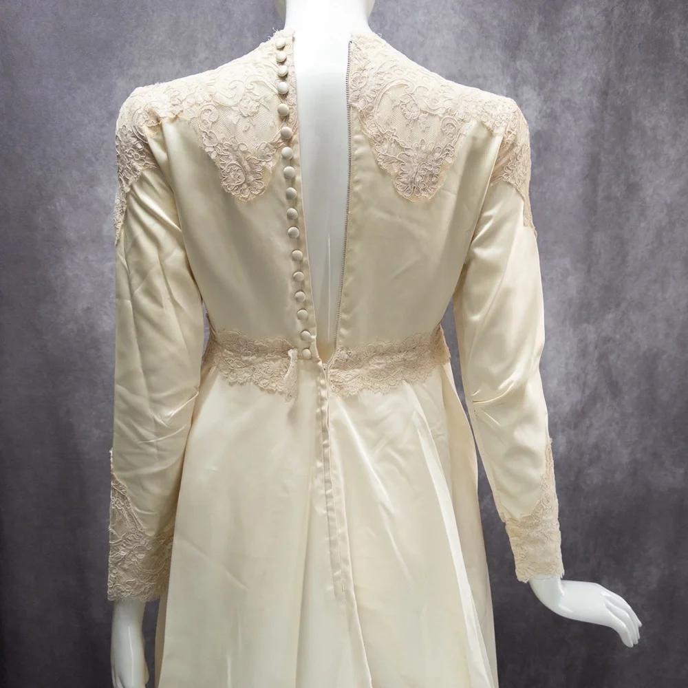 70s Wedding Dress in‎ Champagne with Empire Waist, ~25” and Lace Veil Headpiece